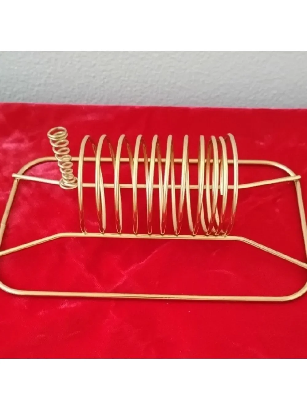 D- NWOT Elegant Gold Mail Holder